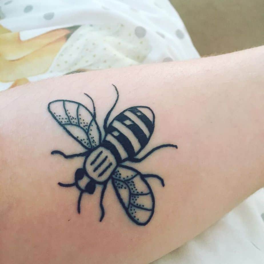 Pszczoła - tatuaż.