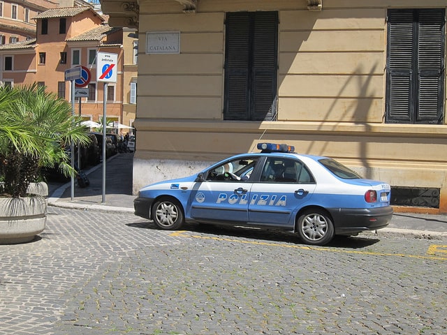 osiem zarzutów wobec gwałcicieli z Rimini