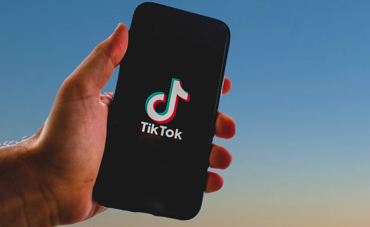 TikTok w telefonie komórkowym