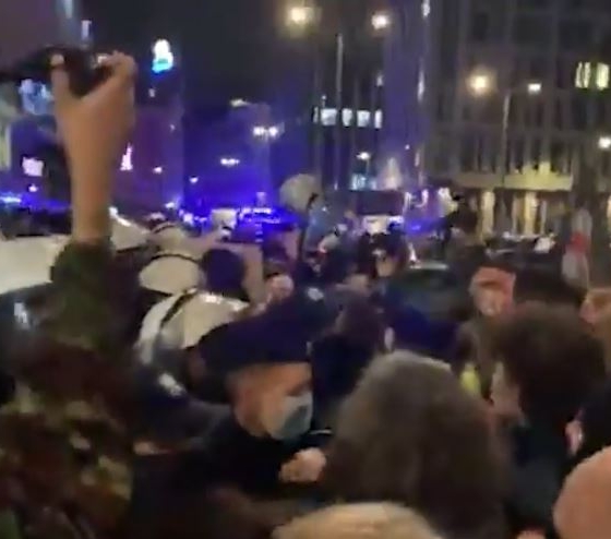 Nastolatka usunięta z katolickiej szkoły za problemy z polskim prawem