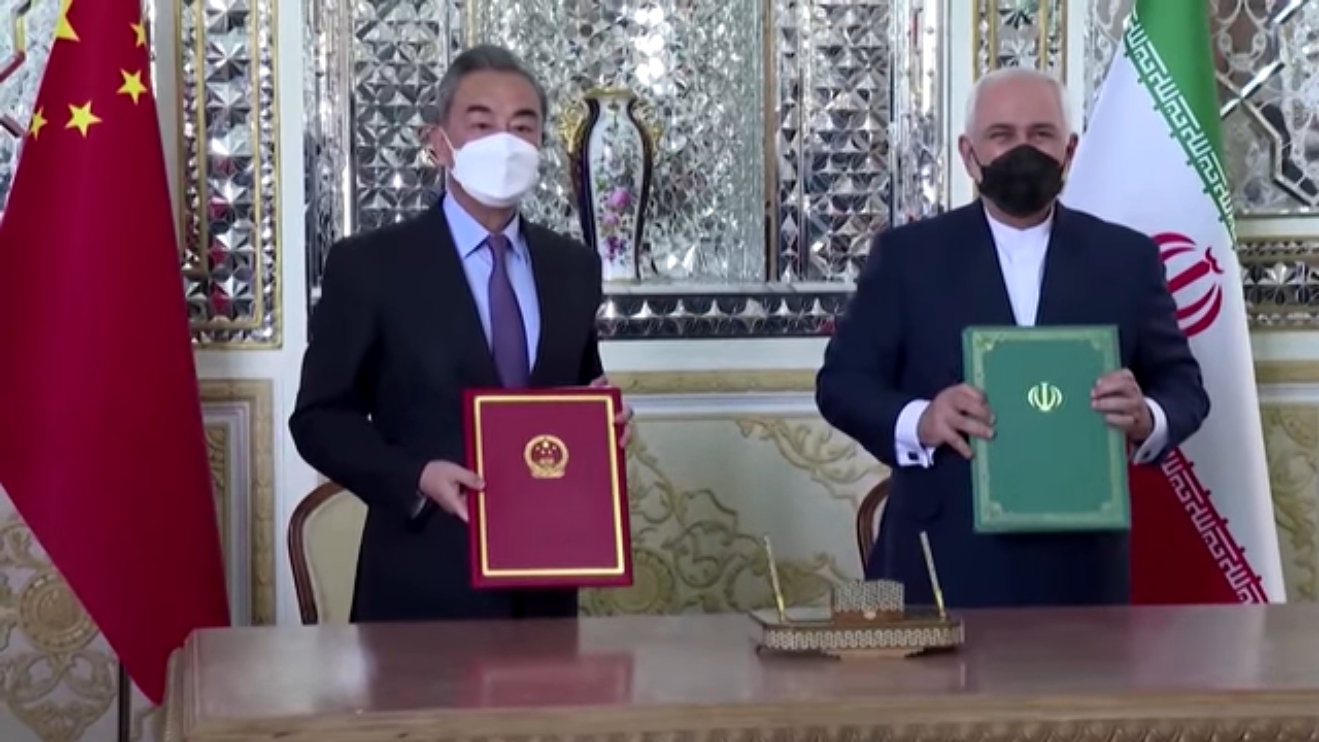 Podpisanie 25-letniego porozumienia między Chinami a Iranem.