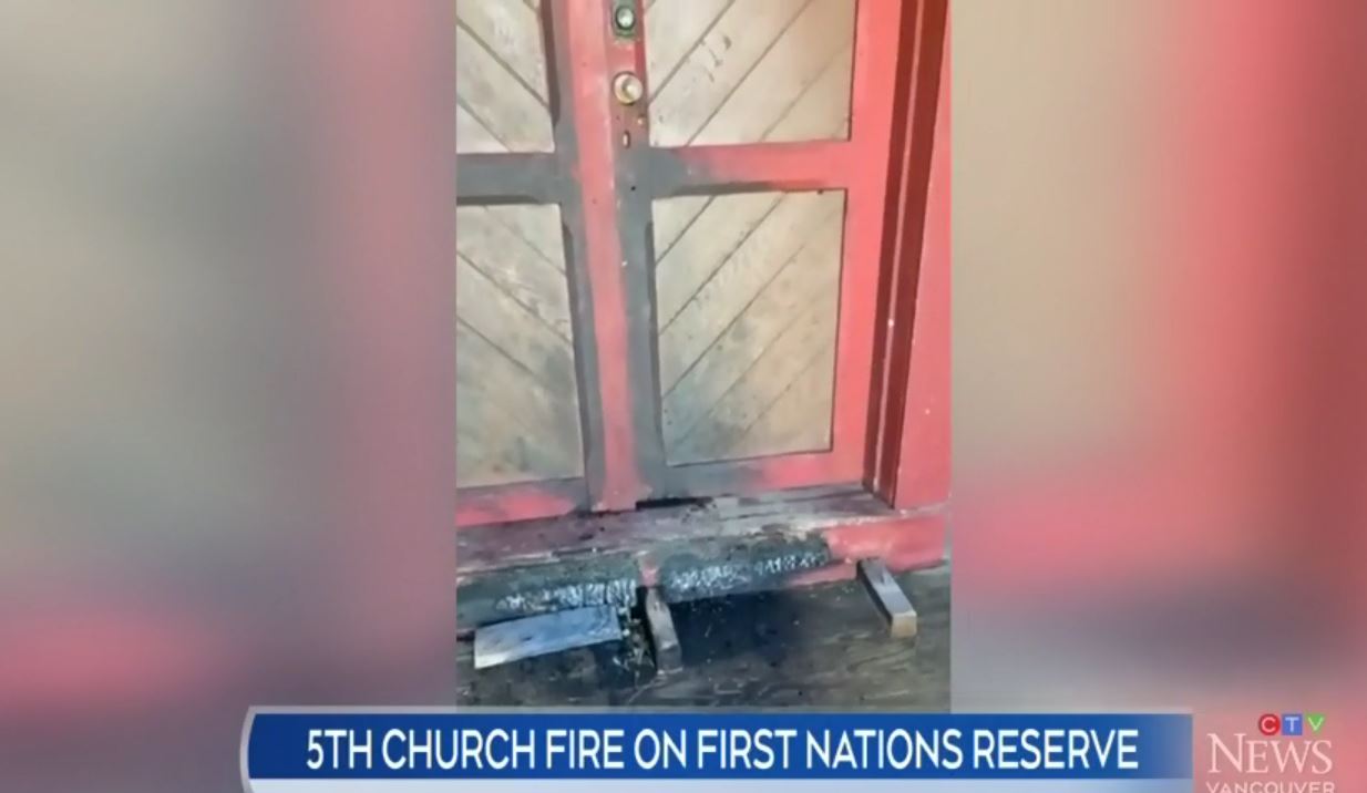Podpalone wejście do kościoła w Kanadzie
