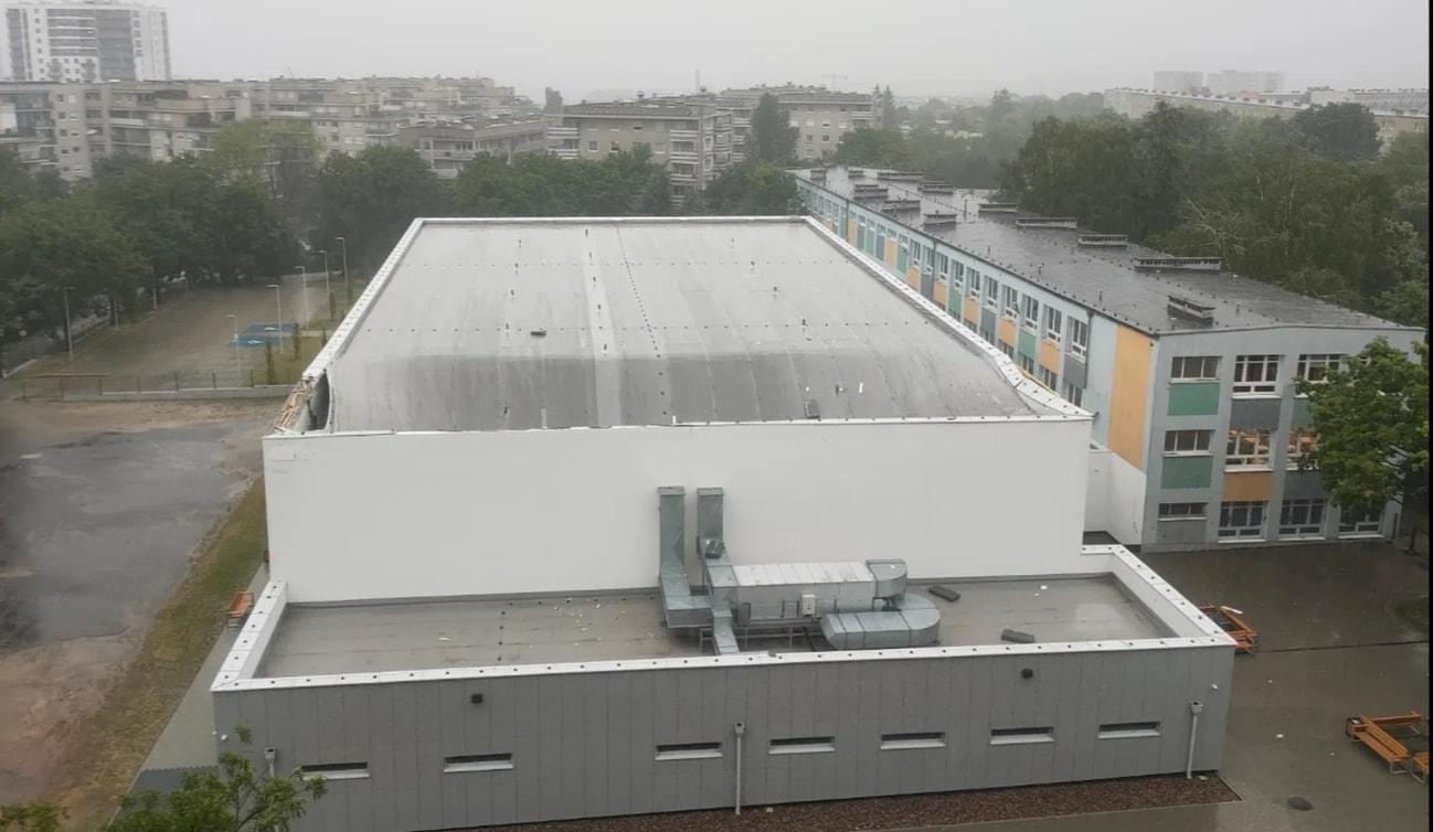 W Poznaniu zawalił się dach hali sportowej