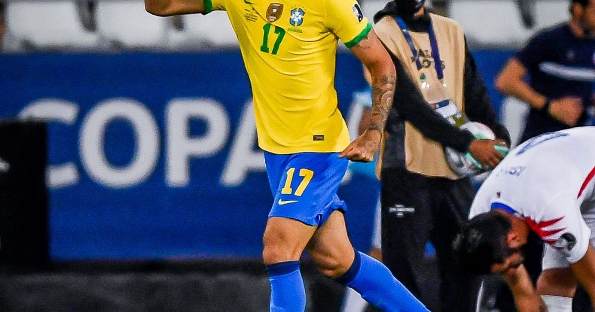 Brazylijski piłkarz.