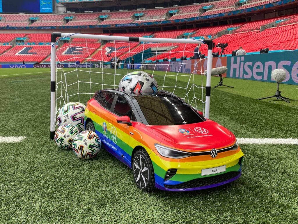 Niemiecki koncern promuje LGBT podczas finału EURO 2020 ...