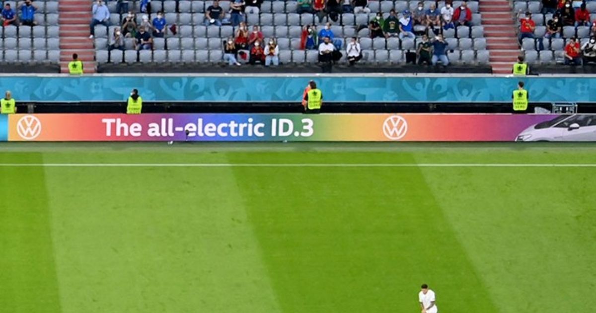 Reklama Volkswagena podczas Euro 2020.