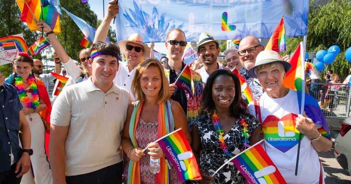 Liderka Szwedzkiej Partii Liberalnej Nyamko Sabuni na manifestacji LGBT.
