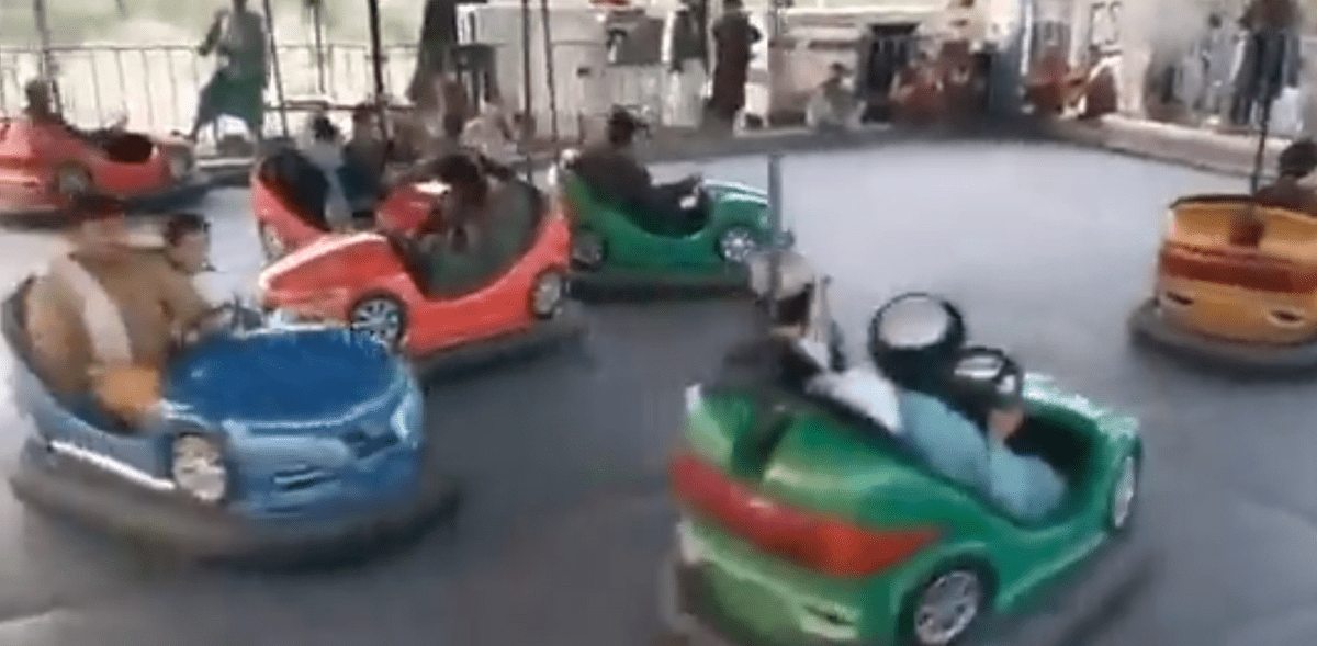 Talibowie jeżdżą samochodzikami