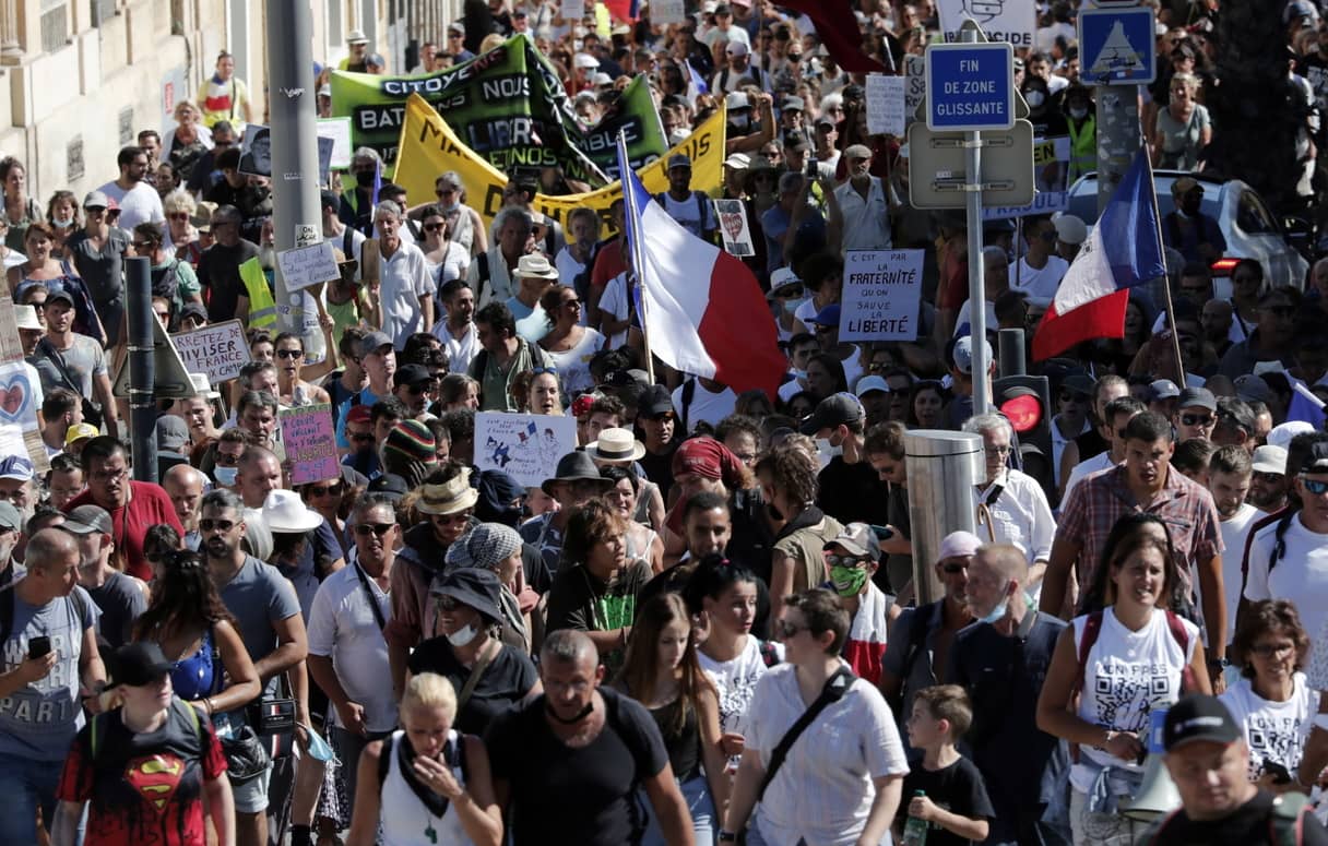 Francja i Włochy w ogniu protestów przeciwcovidowych