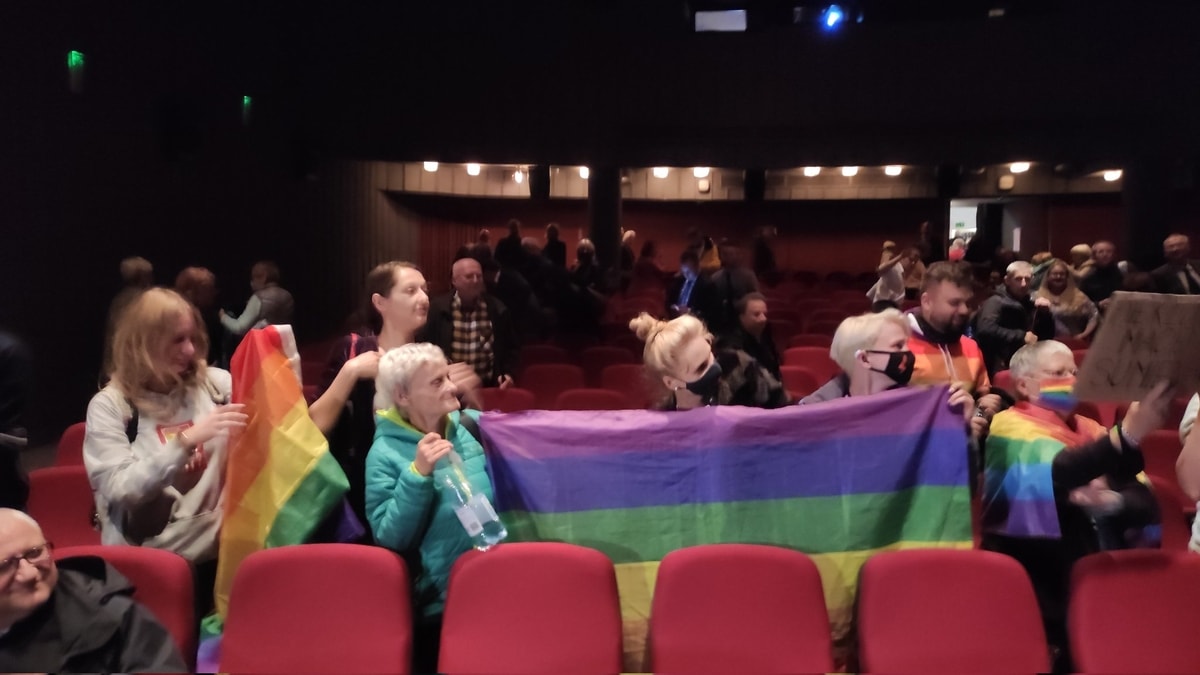 Aktywiści LGBT wtargnęli na premierę filmu o Ordo Iuris