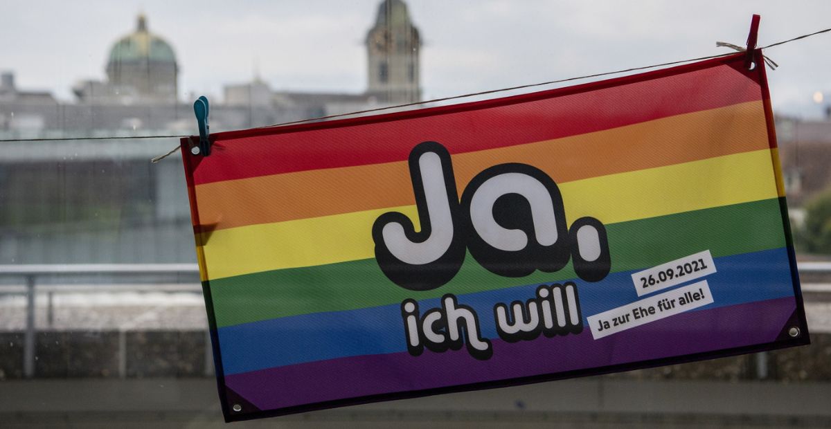 Szwajcarzy przyjęli w referendum prawo do małżeństwa dla LGBT