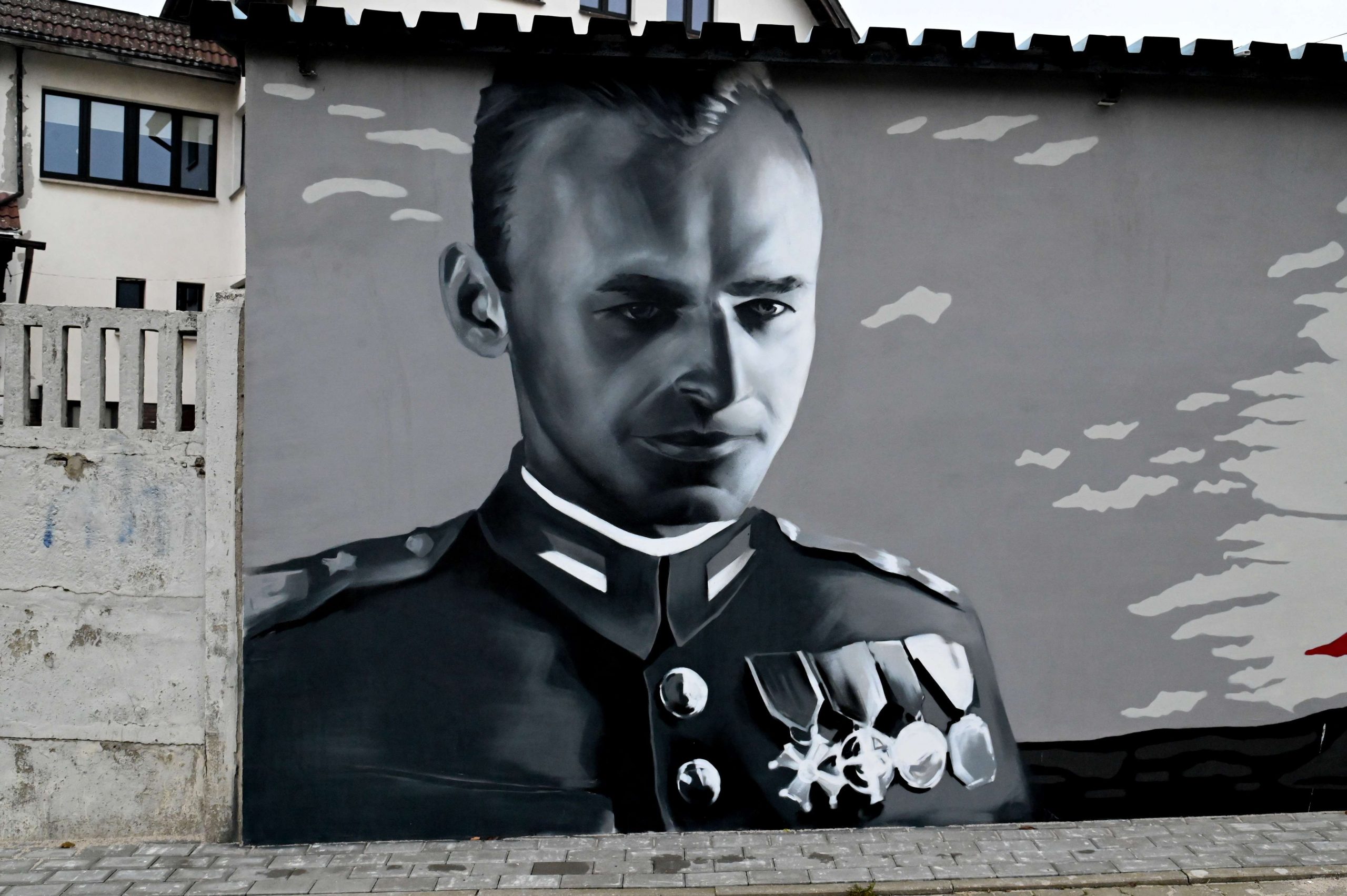 Mural upamiętniający rotmistrza Witolda Pileckiego przy ul. ks. Jerzego Popiełuszki w Gryfinie.