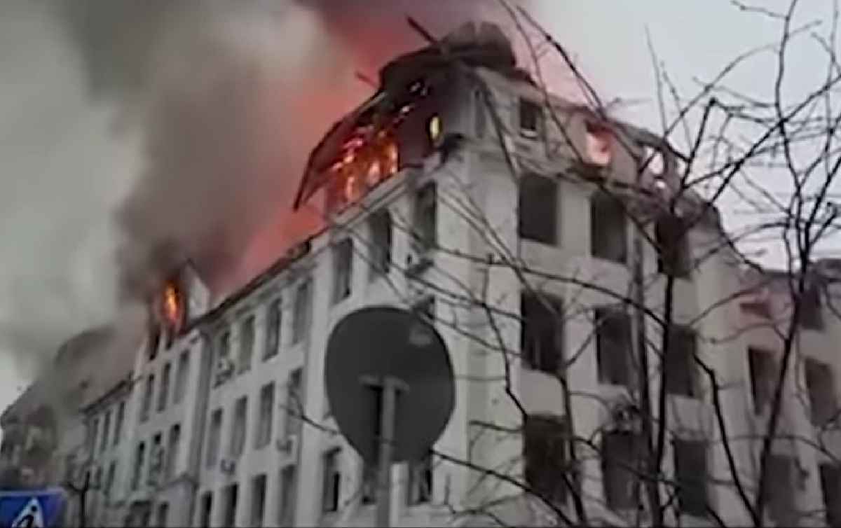Zniszczony budynek na Ukrainie
