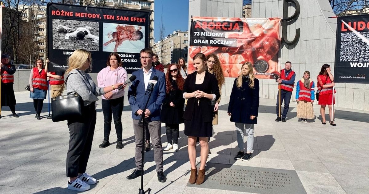 Krzysztof Kasprzak z Fundacji Życie i Rodzina przedstawia obywatelski projekt ustawy "Aborcja to zabójstwo".