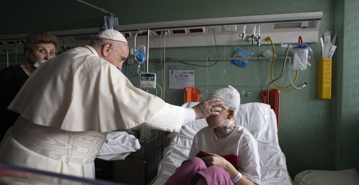 Franciszek udziela pomocy ukraińskim uchodźcom