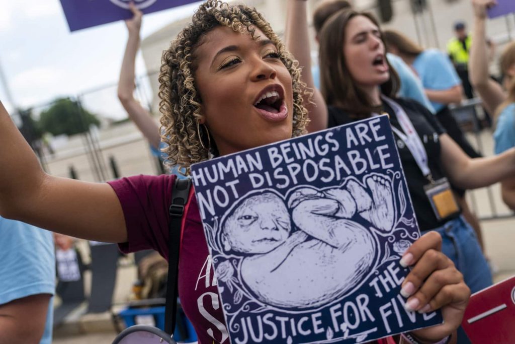 Manifestacja po wyroku Sądu Najwyższego USA ws. aborcji.