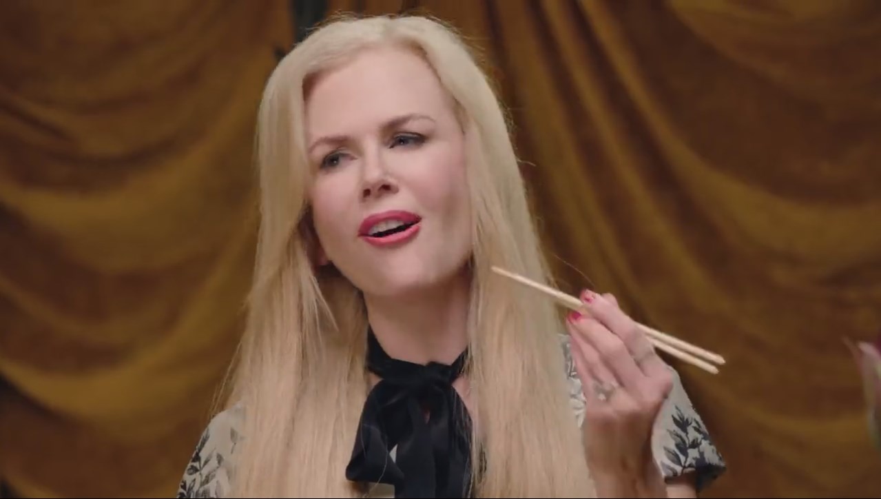 Nicole Kidman zajada się robakiem