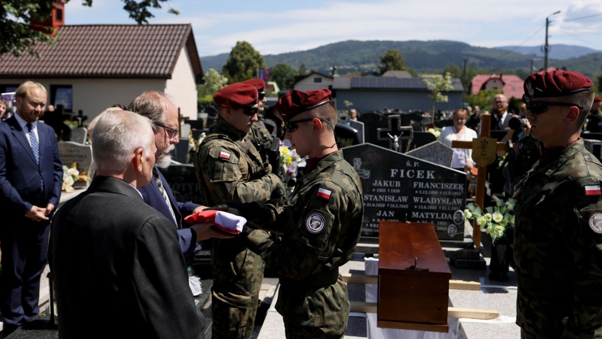 Żołnierz NSZ Jan Ficek z godnym pogrzebem