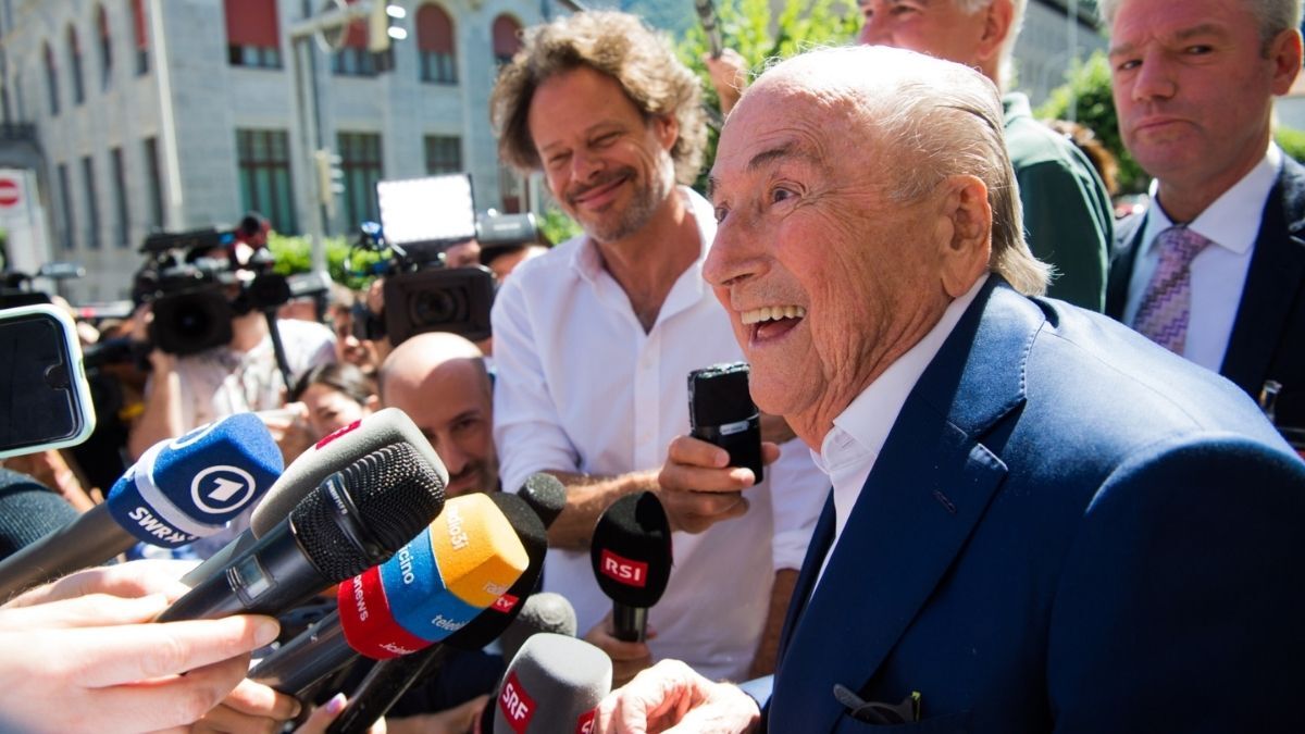 Sepp Blatter i Michael Platini uniewinnieni