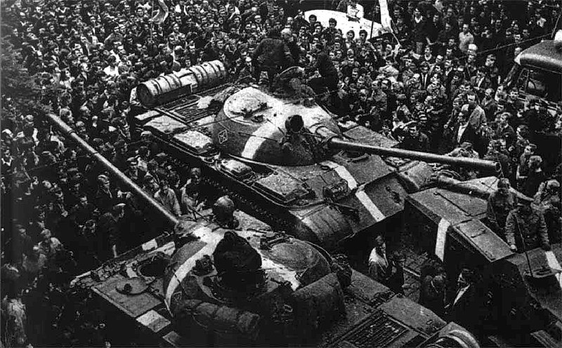 Rosyjskie czołgi na ulicach Pragi 1968 Wikipedia