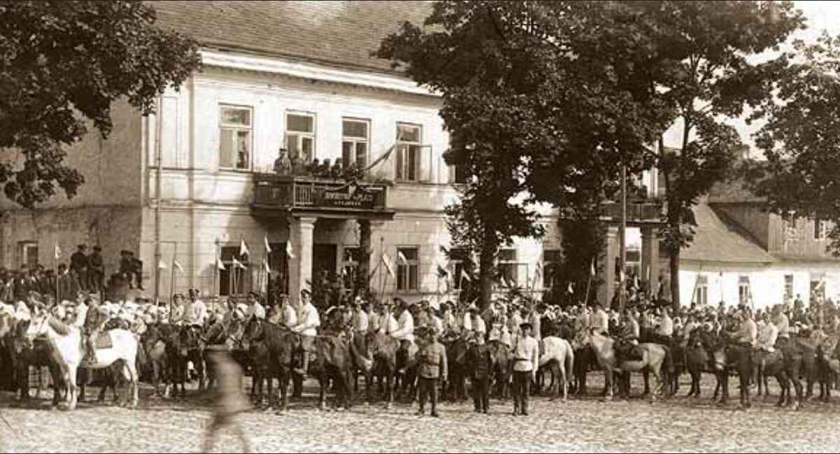 Defilada polskiej kawalerii w Sejnach
