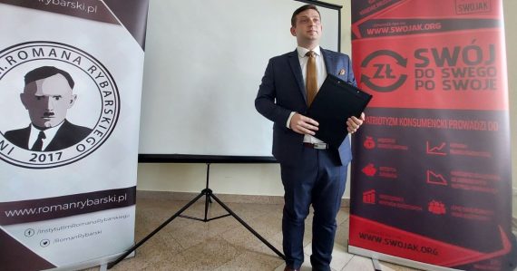 Artur Szczepek podczas konferencji "Aktualność myśli politycznej i ekonomicznej przedwojennego obozu narodowego".