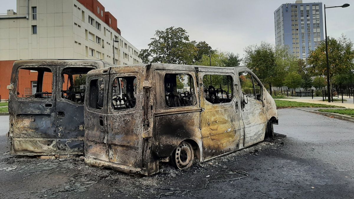 Spalone samochody w trakcie zamieszek we Francji