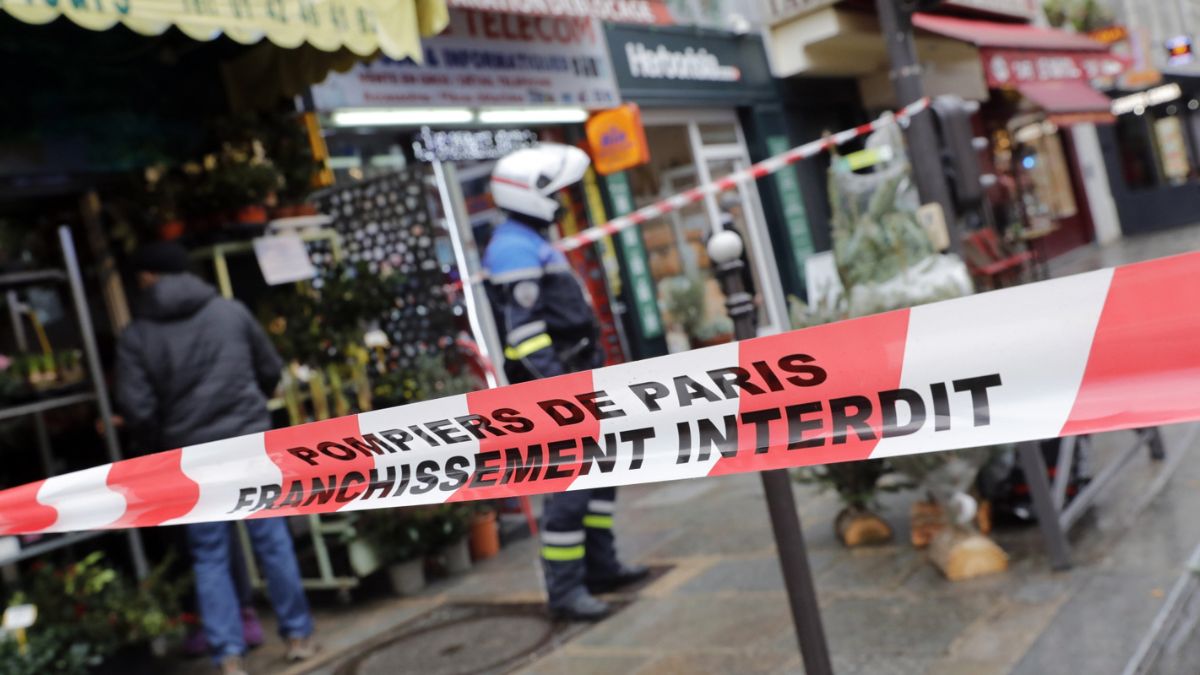 Zamachowiec zabił w Paryżu kilka osób